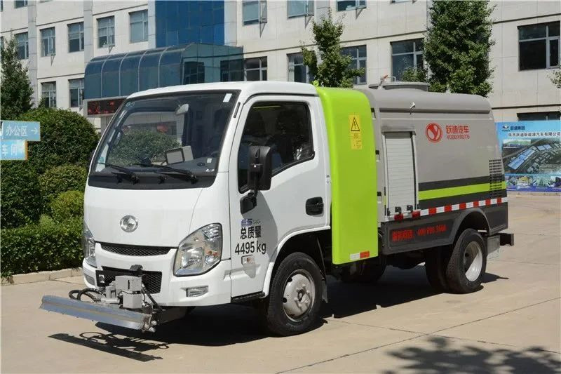 道路“美容師”—躍迪小型路面養護車