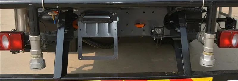 躍迪集團新能源多功能抑塵車——低碳環保、降溫除塵