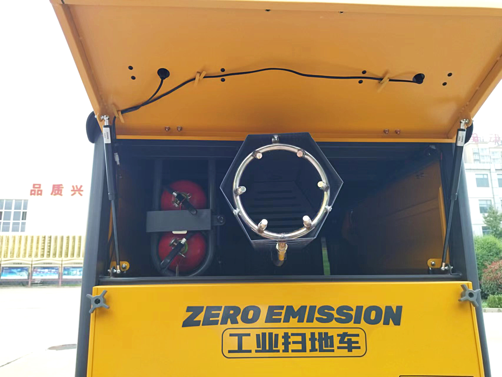 強(qiáng)力吸塵，高效清掃-躍迪小型清掃車(chē)